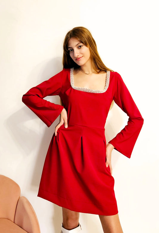 Vestito rosso con perline